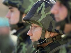 Deset let vstupu eska do NATO si pipomnli vojci ve Vykov slavnostnm nstupem.