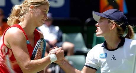 Kim Clijstersov (vlevo) a Justine Heninov se znovu budou potkvat na tenisovch dvorcch