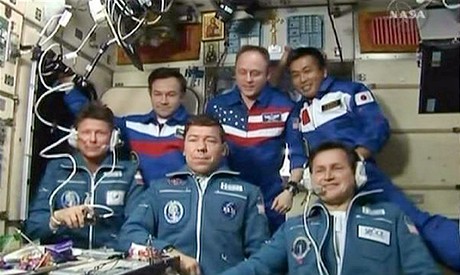 Charles Simonyi na ISS (vpravo dole)