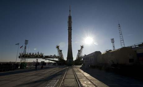 Sojuz se pipravuje na start z Bajkonuru.