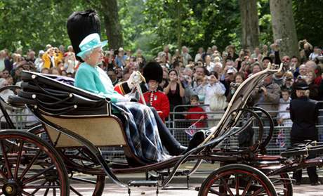 Britská královna Albta II. s princem Filipem v Londýn.