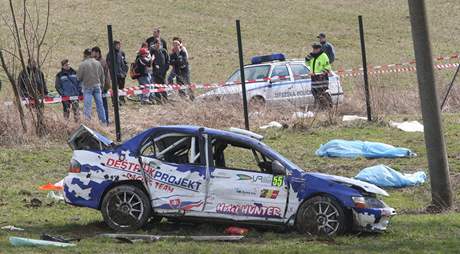 Nehoda na Valaské rallye. Závodní auto usmrtilo ti lidi. (28. bezna 2009)