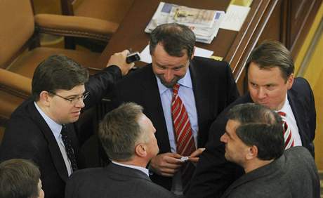 Organizaní výbor Snmovny ve tvrtek schválil návrh programu na záijovou schzi dolní komory parlamentu.