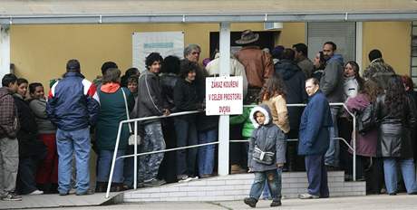 Chomutovská radnice najala exekutora na vymáhání penz od neplati, situace se ale obrátila a exekutor vymáhá peníze na mst. Ilustraní foto