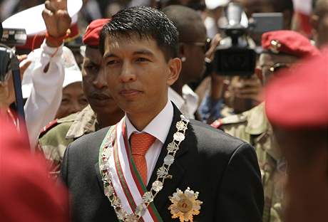 Prozatimní madagaskarský prezident Andry Rajoelina sloil písahu.