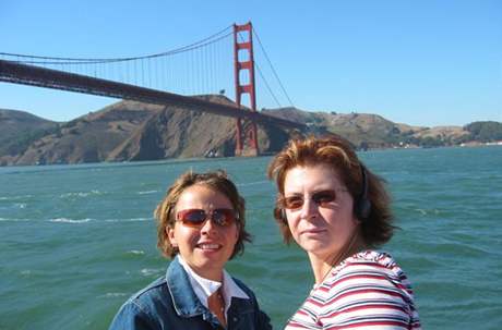Výletní plavba okolo mostu Golden Gate v Kalifornii