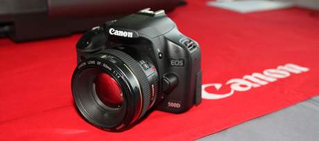 Takto vypadá nový Canon EOS 500D vyfocený jediným druhým dostupným pedprodukním 500D v R