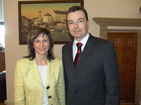 Tebíská ODS odstartuje kampa v pondlí. Na snímku je její lídr Ivo Uher s poslankyní Ivanou ápkovou.