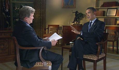 Barack Obama pi rozhovoru pro televizní stanici CBS (22. bezna 2009)