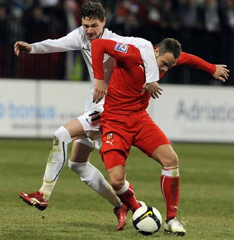 Ped zápasem mluví fotbalisté, jak budou válit. Po zápase se kají, e mli být odvánjí.