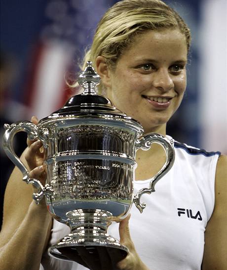 Kim Clijstersov s trofej za triumf na US Open 2005