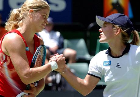 Dv velké belgické rivalky: Kim Clijstersová (vlevo) a Justine Heninová