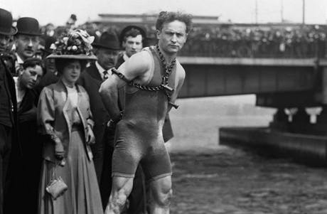 Harry Houdini a davy publika. Show legendrnho mga byly velkolep