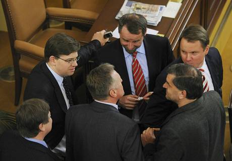 Organizaní výbor Snmovny ve tvrtek schválil návrh programu na záijovou schzi dolní komory parlamentu.