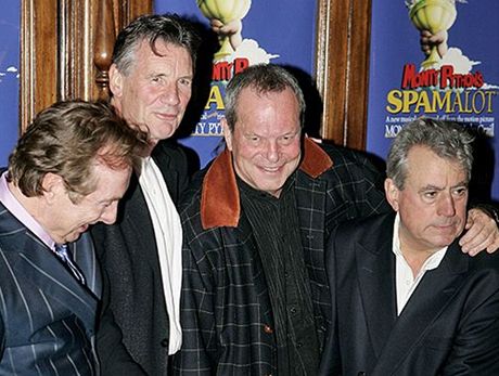 Skupina Monty Python na premiée muzikálu Spamalot