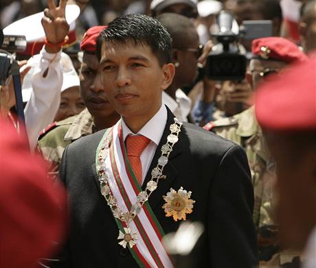 Prozatimní madagaskarský prezident Andry Rajoelina sloil písahu.