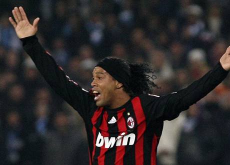 Ronaldinho se tentokrát mohl rozilovat jen na svoje fanouky.