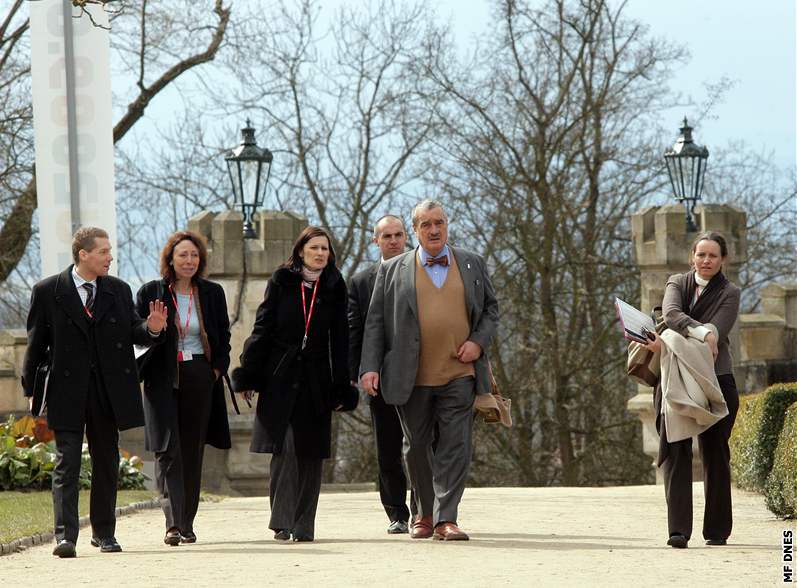 Na zámku Hluboká nad Vltavou zaalo dvoudenní neformální jednání ministr zahranií zemí EU