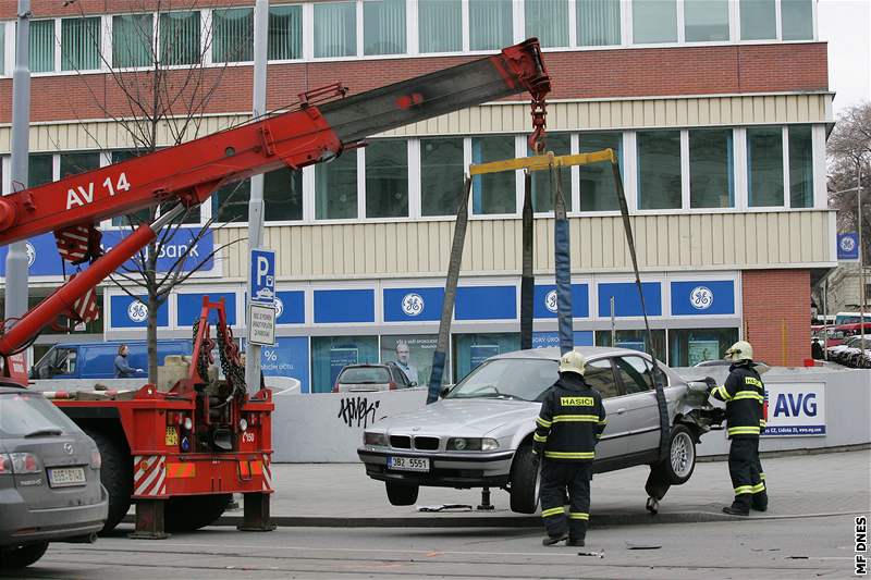 Sráka tramvaje a auta na Lidické ulici v Brn zastavila asi na 30 minut dopravu