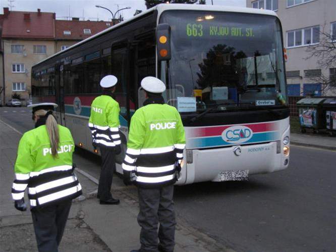 Policejní kontroly idi autobus na Hodonínsku