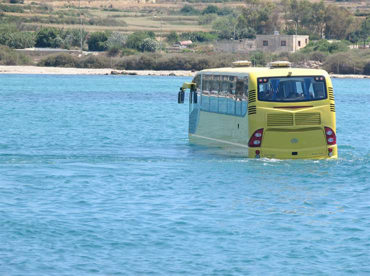 Obojivelný autobus Amphicoach