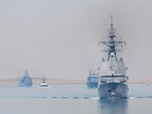 Vlen flotila NATO proplouv suezskm prplavem
