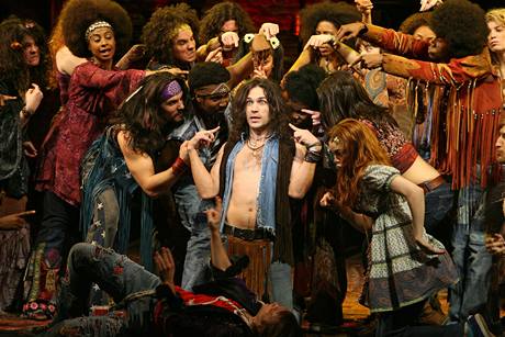 Muzikál Vlasy se na Broadway se vrací po jednatyiceti letech.