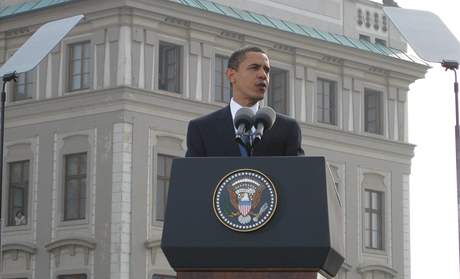 Americk prezident Barack Obama pi projevu na praskm Hradanskm nmst (5. dubna 2009)