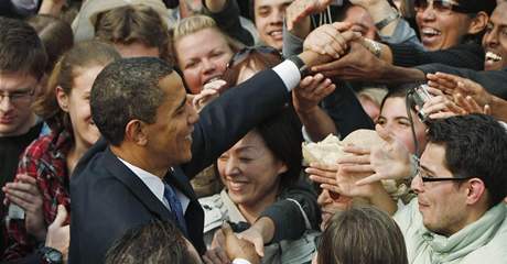 Americk prezident Barack Obama po projevu na praskm Hradanskm nmst (5. dubna 2009)