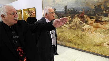 Nrodn galerie. Oteven expozic modernho a souasnho umn se zastnil i prezident Vclav Klaus. Vstavou ho provz editel NG Milan Knk. 