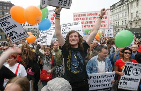 Václavské námstí ovládly protesty proti radaru (5. dubna 2009)