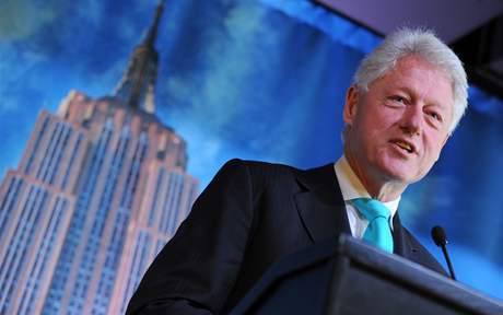 Americký exprezident Bill Clinton na tiskové konferenci o renovaci newyorského mrakodrapu  Empire State Building