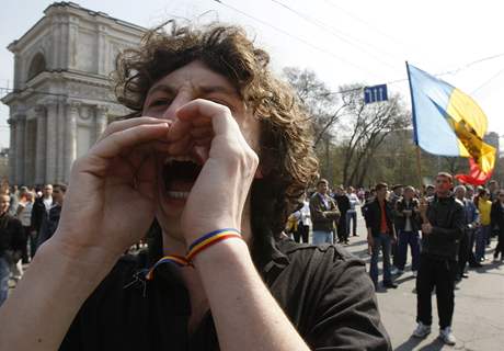 Protikomunistické demonstrace v moldavské metropoli (8. 4. 2009)