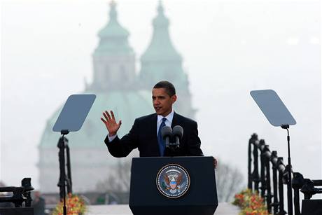 Americk prezident Barack Obama pi projevu na praskm Hradanskm nmst (5. dubna 2009)