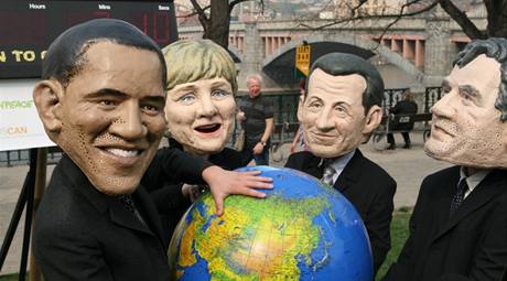 Kampa nazvaná "Záchrana klimatu je ve vaich rukou, nerozhodnost zabíjí" na Alov nábeí. (5.4.2009)