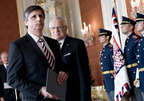 Jan Fischer se s prezidentem v uplynulých dnech seel u podruhé. Poprvé pi jmenování premiérem (na snímku).
