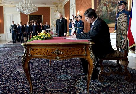 Prezident Vclav Klaus dnes jmenoval Jana Fischera novm premirem  (9. dubna 2009)