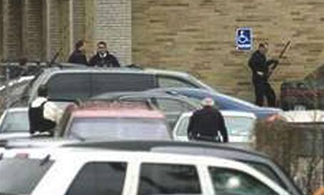Policie v americkm stt New York obklila stedisko pro imigrant v Binghamtonu.