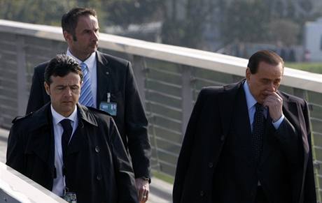 Italsk premir Berlusconi na summitu NATO.