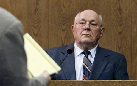 John Demjanjuk na snímku z jednání civllního soudu v USA v roce 2006 