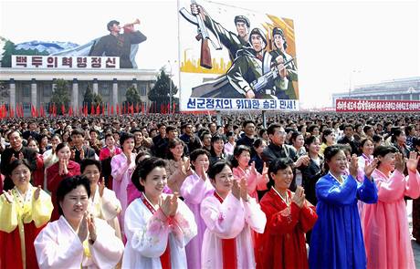 Tisce Severokorejc oslavily odplen rakety