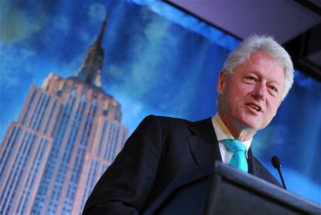 Americký exprezident Bill Clinton na tiskové konferenci o renovaci newyorského mrakodrapu  Empire State Building