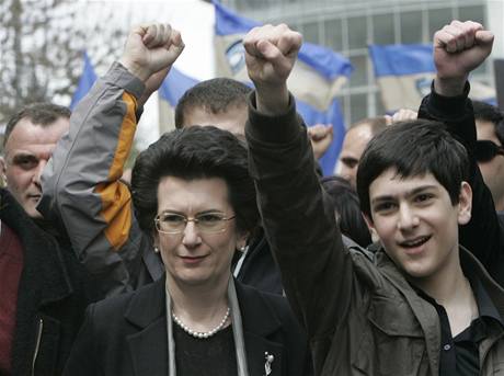 Protest v Gruzii se astnila opozin fka Nino Burjanadzeov  (9. dubna 2009)