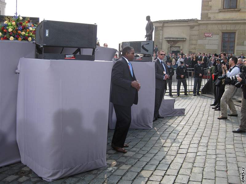 Ochranka Baracka Obamy pi prezidentov projevu v Praze (5. dubna 2009) 