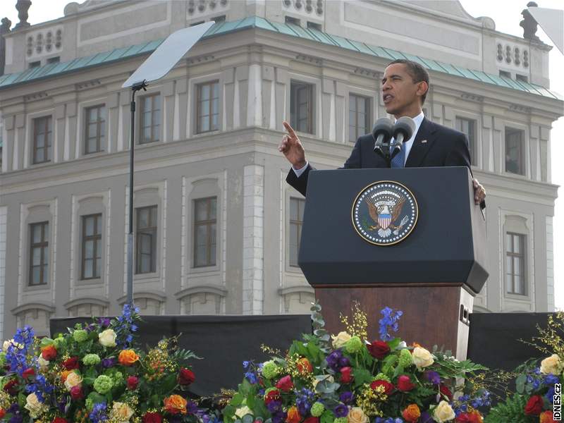 Americký prezident Barack Obama pi projevu na praském Hradanském námstí (5. dubna 2009)