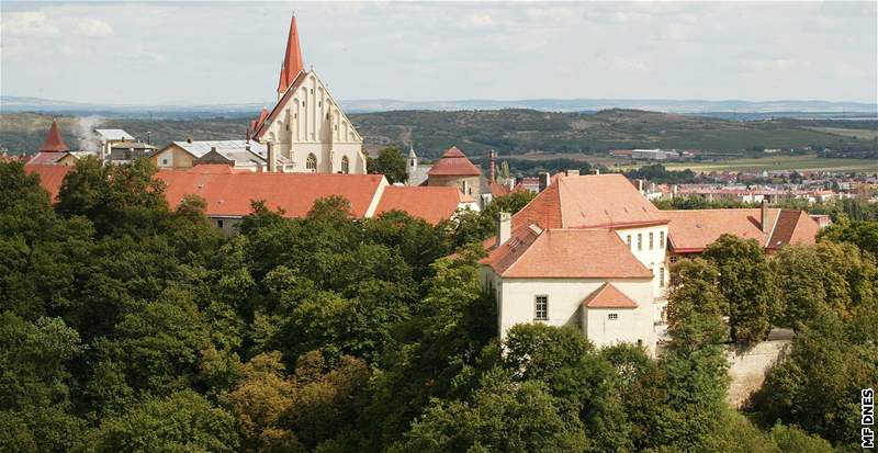 Znojemský hrad se známou románskou rotundou sv. Kateiny