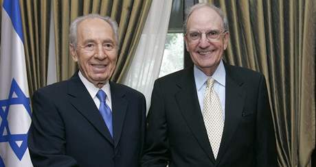 imon Peres a George Mitchell (16. dubna 2009)