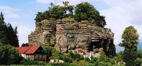 Pskovcov skalisko se sloupskm hradem