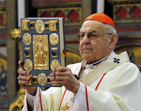 Kardinál Miloslav Vlk slouí slavnost Zmrtvýchvstání Pán v katedrále sv. Víta (12. dubna 2009)