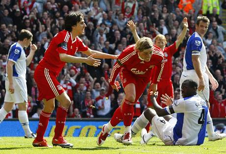 Liverpool - Blackburn: Fernando Torres oslavuje svj druh gl v zpase